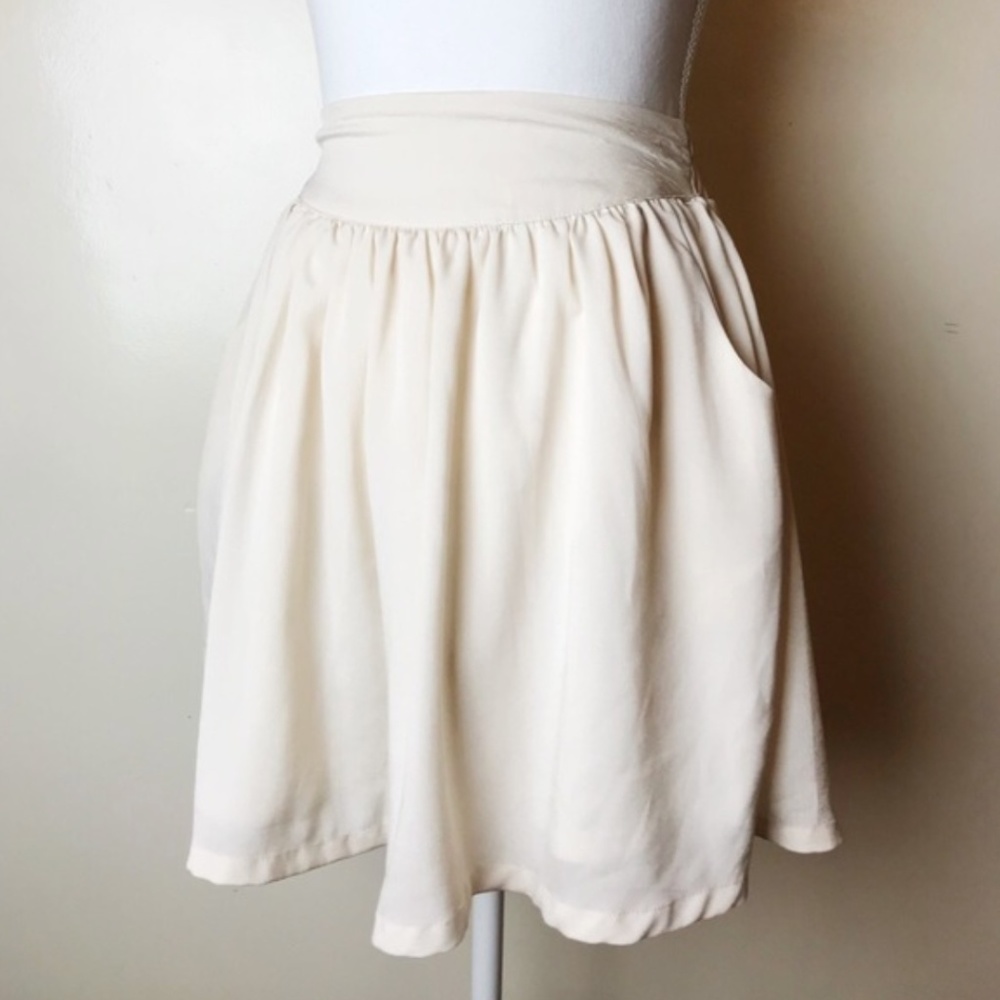 Francesca's Skirt w/ POCKETS Cream Colored, Flowy